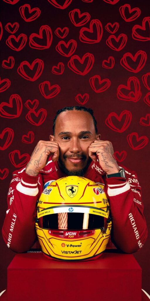 LEWIS HAMILTON FERRARI’DE MUTLU MU ?