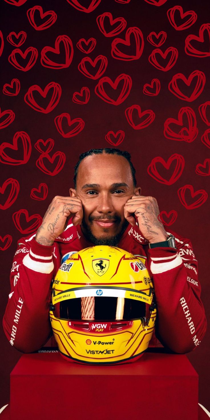 LEWIS HAMILTON FERRARI’DE MUTLU MU ?